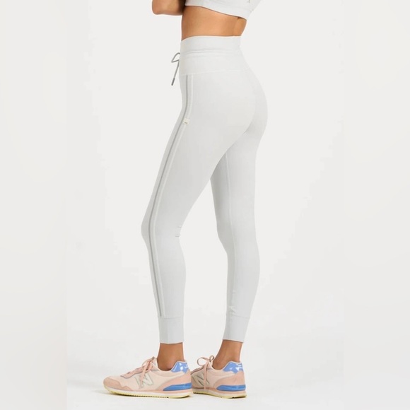 Vuori Women's Soft Gray High-Waisted Leggings - Picture 2 of 10